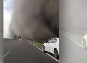Video: impactante tormenta de humo y cenizas inunda rutas de Corrientes