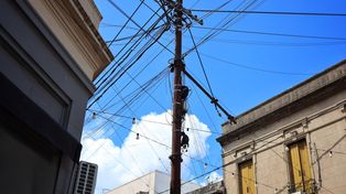 Contaminación visual: Santa Fe aprobó un plan para ordenar el cableado aéreo y retirar los cables en desuso