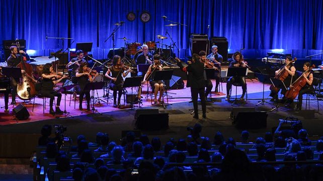 Una orquesta de cámara dio comienzo al megaconcierto tributo a Charly García en el CCK.