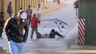 Portuarios que hacían un piquete arrojaron a un joven desde el puente Avellaneda
