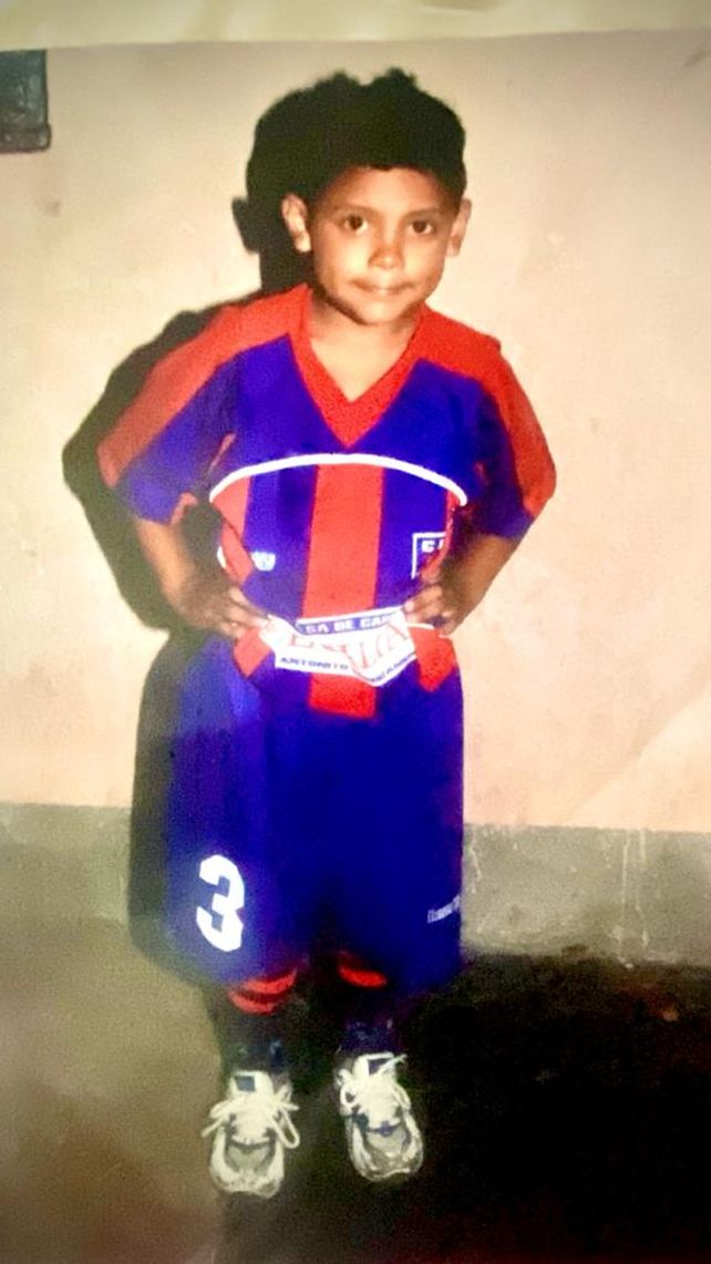 En el baby. Diego Ramírez comenzó jugando en cancha de Sarratea, club en que también jugó Mauro Icardi. En el baby. Diego Ramírez comenzó jugando en cancha de Sarratea, club en que también jugó Mauro Icardi.