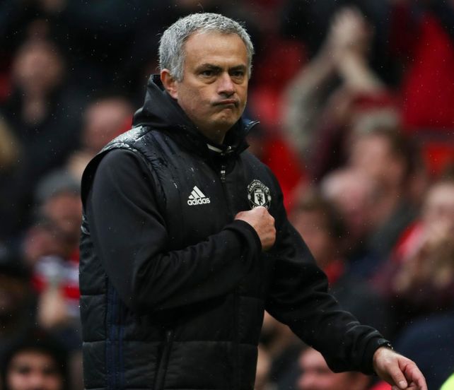 Manchester United puso en duda la continuidad de Mourinho