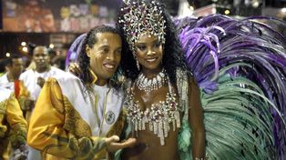 Ni la lluvia par&oacute; la fiesta en el carnaval de R&iacute;o