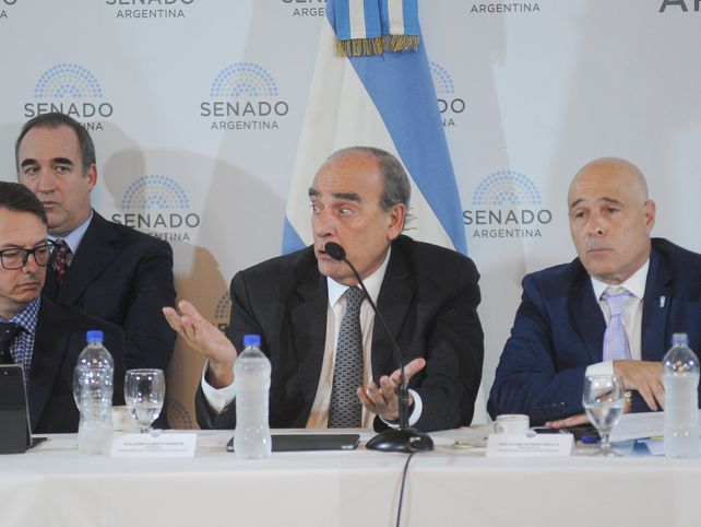 El ministro del Interior, Guillermo Francos, lleva adelante las negociaciones para aprobar los proyectos que impulsa Milei.