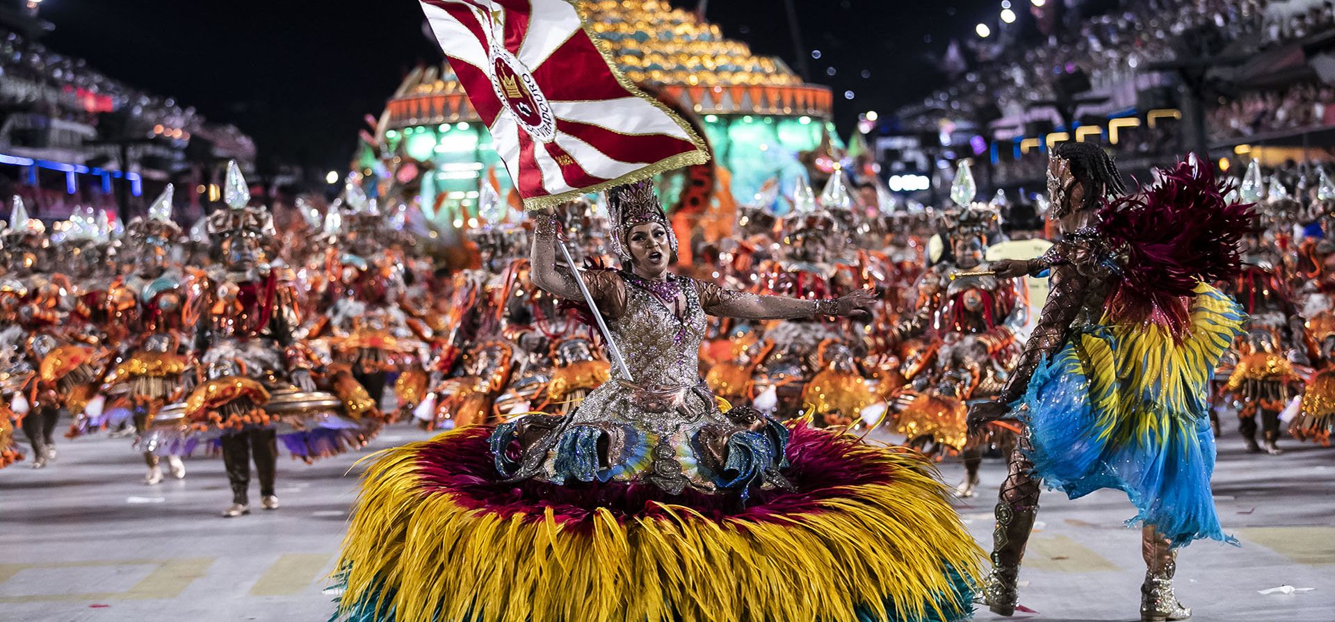 Artistas de la escuela de samba Viradouro desfilan durante las celebraciones del Carnaval en el Sambódromo de Río de Janeiro, Brasil, el martes 21 de febrero de 2023. (Foto AP/Bruna Prado)