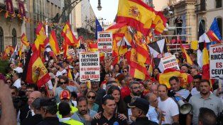 Invasores, ¡a casa!: miles de españoles protestaron por la crisis fronteriza en Ceuta
