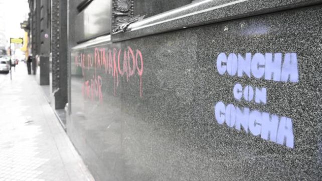 Las fotos de las pintadas con aerosol que ensuciaron fachadas de edificios públicos y privados