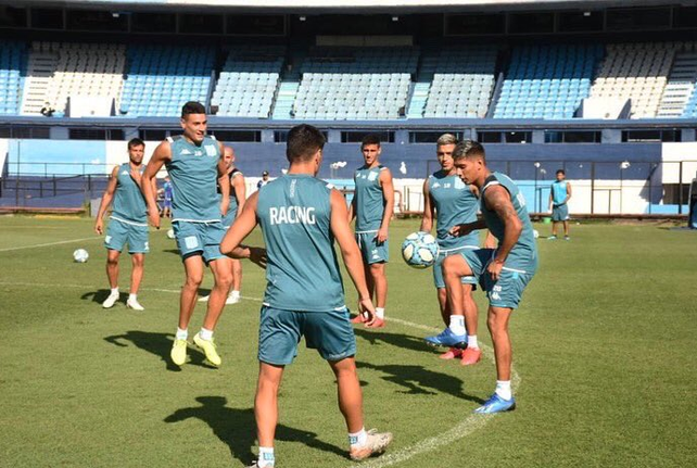 Beccacece dio la nota con el equipo y los viajeros para visitar a Colón