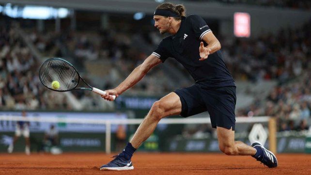 Roland Garros: Zverev le ganó en sets corridos a Jódar y se metió en las semifinales