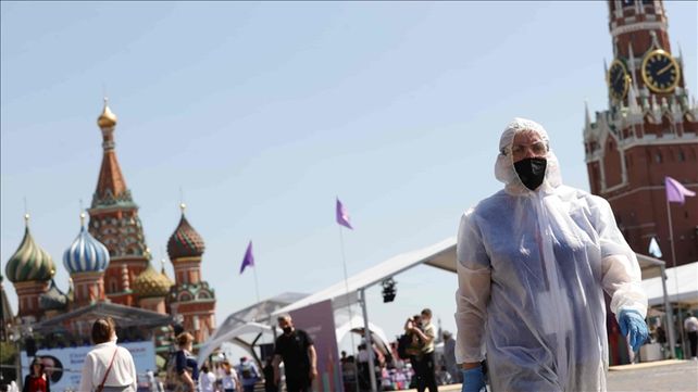 MOSCÚ: El presidente ruso Putin dispuso una semana sin ir al trabajo.