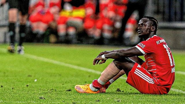 Sadio Mané se lesionó con Bayern Munich y Senegal anunció su baja para el Mundial de Qatar.