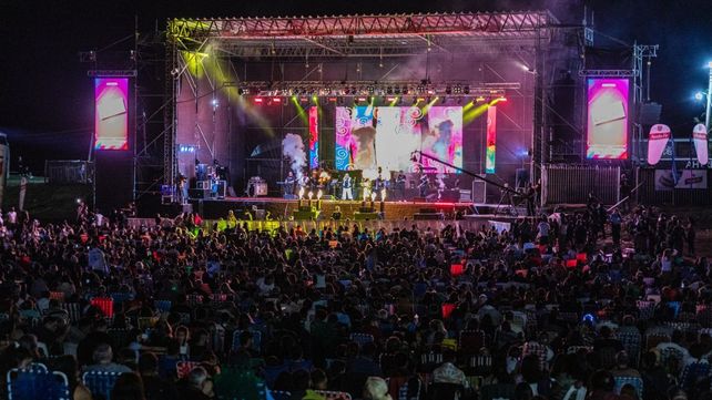 Pullaro destacó el crecimiento del turismo y la identidad cultural santafesina en el Festival del Pescador