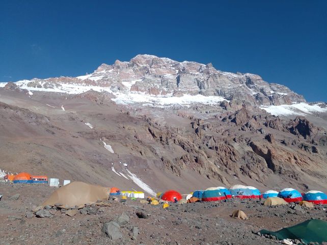 Vista del campamento Plaza de Mulas, a más de 4.300 metros sobre el nivel del mar.