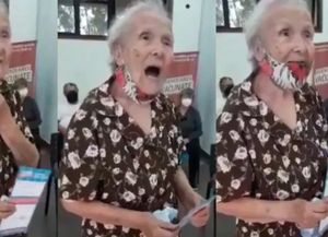 El emocionante video de una abuela de 94 años que se vacunó y agradeció cantando un tango