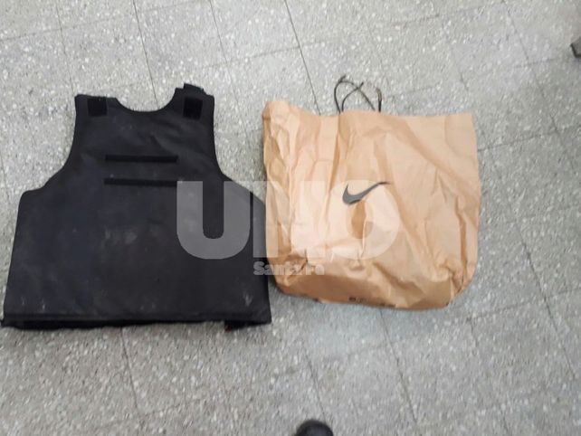La policía secuestró el chaleco y la bolsa en la que se enconrtraba&nbsp;