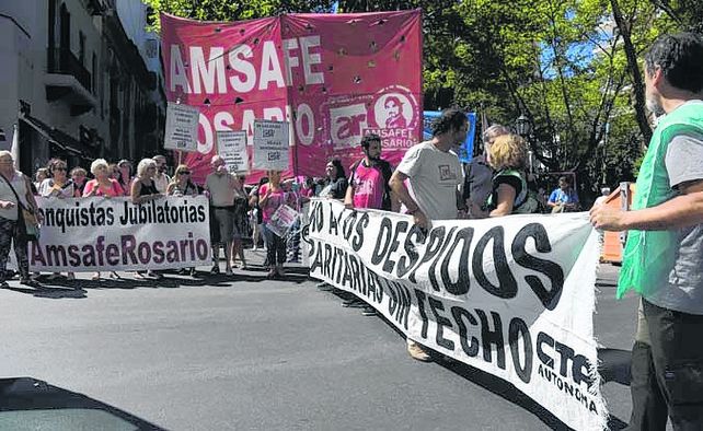 por mejores salarios. Los docentes encabezarán la marcha.