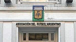 La AFA sufrió un hackeo y divulgó mails denunciando al arbitraje ante Egipto