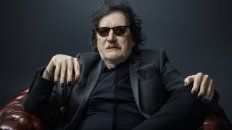 Hace 21 años Charly García se tiró a la pileta de un hotel en Mendoza. Hace 21 años Charly García se tiró a la pileta de un hotel en Mendoza.