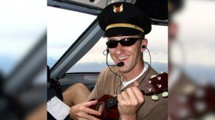 Un piloto tomó hongos mágicos y quiso apagar los motores de un avión