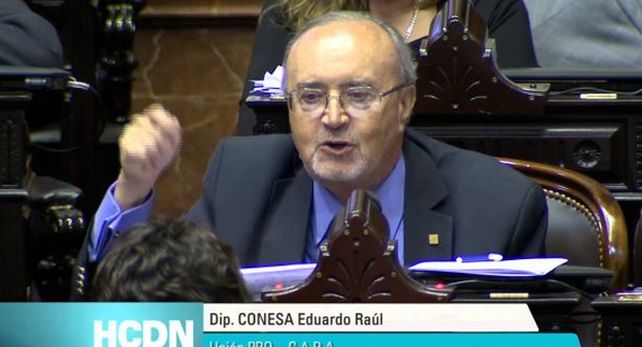 Un diputado del PRO propone devaluar para llevar el dólar a los 26 pesos