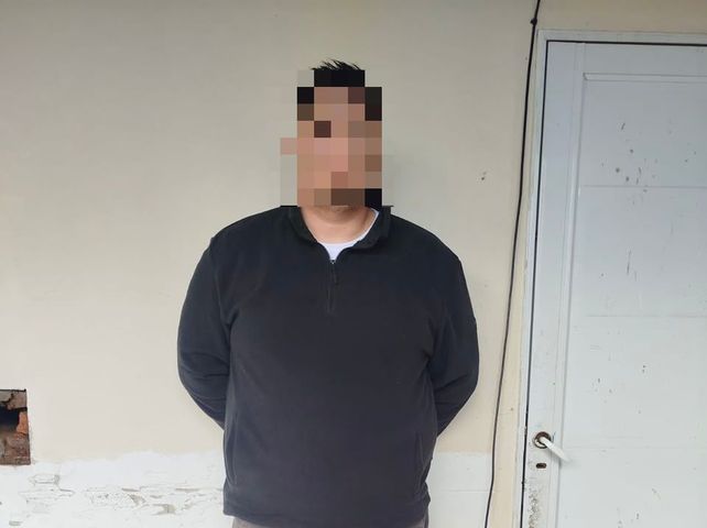 El empleado detenido. Se lo investiga por robo 