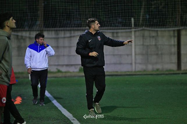 El DT: Sergio Daniel Papalardo dirige la primera del Rojo en la A de la Rosarina