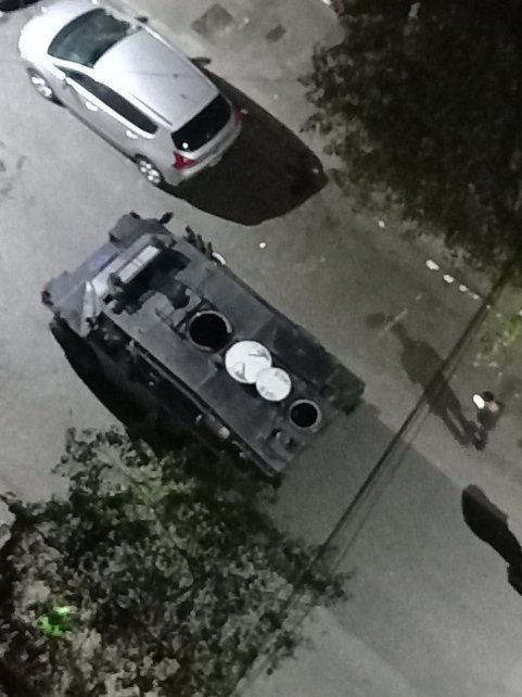 Vecinos de edificios linderos tomaron imágenes del episodio.