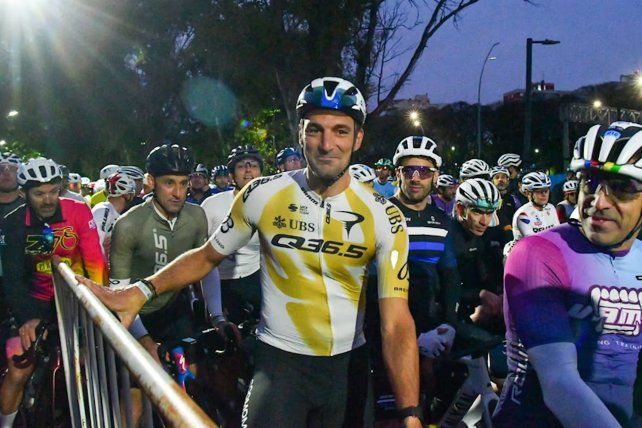 Scaloni compitió en una carrera ciclística de 129 km en Buenos Aires