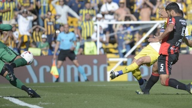 Ruben aprovecha el rebote en Ibañez y marca el 1 a 0.
