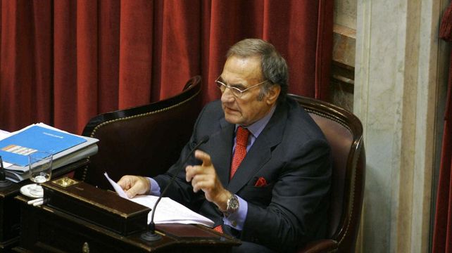 Carlos Reutemann ratificó que votará en contra de la legalización del aborto
