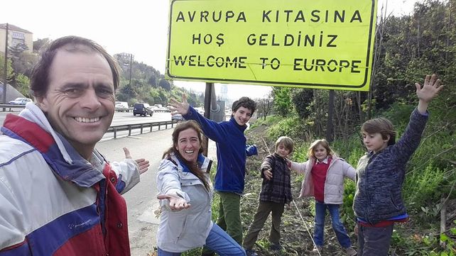 La familia que viajó 22 años por el mundo contará en San Lorenzo cómo atrapó su sueño