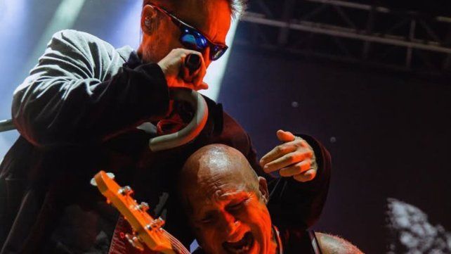 Los Fabulosos Cadillacs hicieron vibrar Rosario en un cierre inolvidable del Noches del Lunario