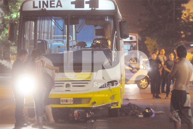 Fatal accidente entre un colectivo y una moto se cobró la vida de un joven