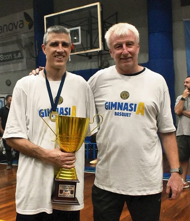 Los entrenadores del conjunto mens sana.
