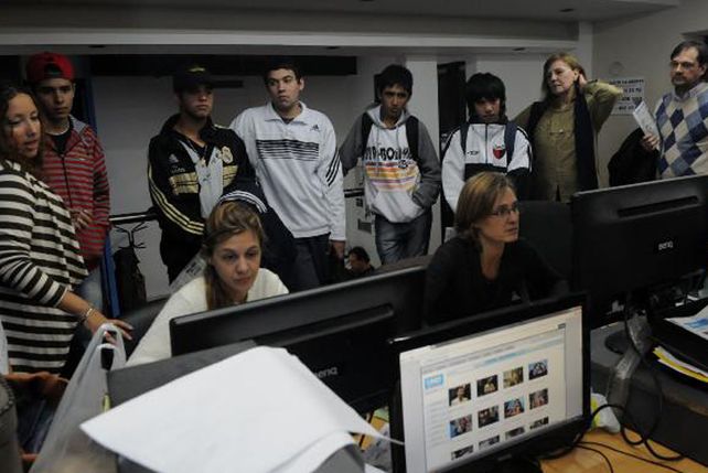 Profesionales. Las trabajadoras de distintas áreas dialogaron con los jóvenes.