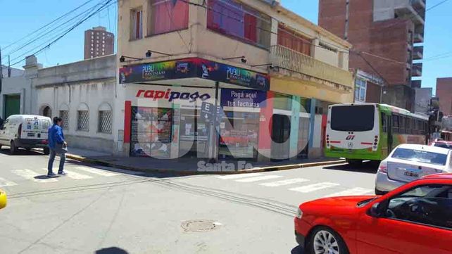 Macrocentro: rompieron la reja y robaron un rapipago