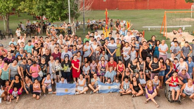 Distinguen a becarios de bajos recursos económicos de Rosario que terminan sus estudios