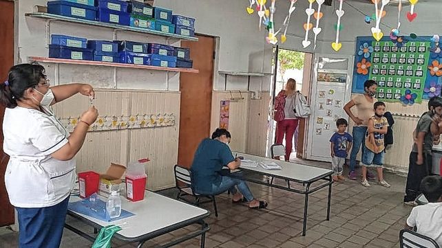 En los centros de salud de Concordia se distribuyeron las dosis para la aplicación a los menores de edad.
