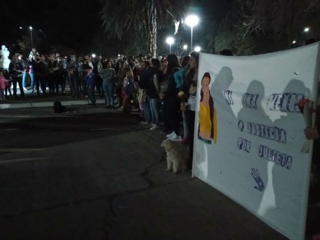 A un mes del asesinato de Julieta Del Pino,  Berabevú se movilizó para pedir justicia