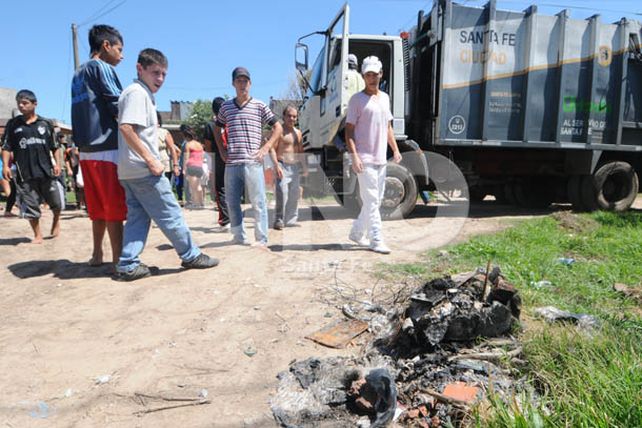 Bombas caseras con amenazas lesionan a dos personas en Santa Fe