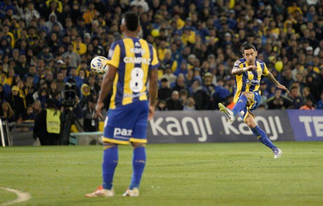 Di María impacta con potencia y justeza para marcar el gol del triunfo en el clásico.
