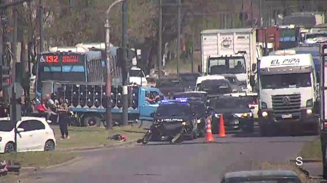 Un camión atropelló a una moto en la zona de Circunvalación y Ovidio Lagos y murió un nene de nuevo años.