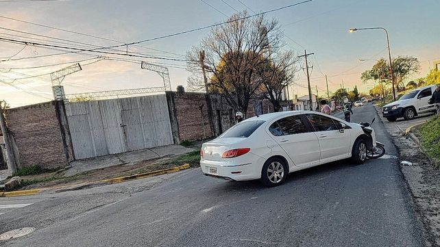 Paraná: alguno no respetó al inspector de Tránsito y chocaron