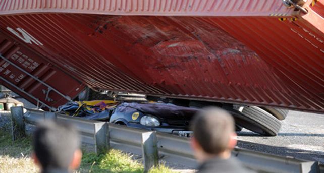 Un taxista muri&oacute; aplastado por un cami&oacute;n que cargaba 40 toneladas
