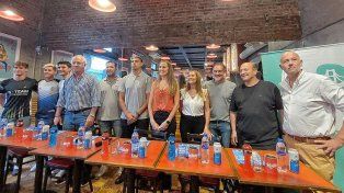 Autoridades y deportistas participaron del lanzamiento de la Copa Argentina de Triatlón.