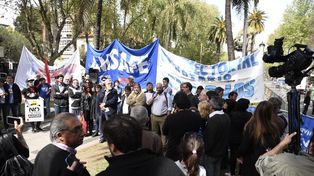 La audiencia en Rosario: muchas vallas y un selecto grupo de oradores
