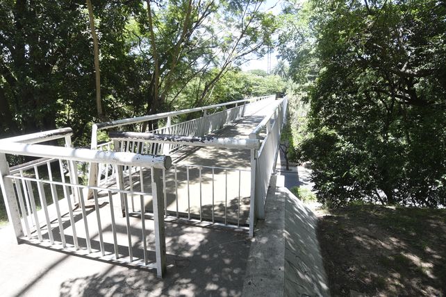 Por los robos, piden que se clausure el puente peatonal del parque Urquiza