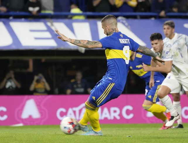 Benedetto vuelve a ser titular en Boca.