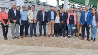 Pullaro junto a Michlig y el presidente comunal Piumatti inauguraron 13 viviendas en Arrufó