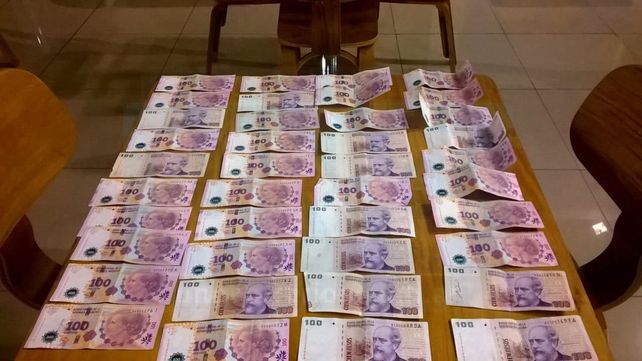 Ingresó por una claraboya al shopping La Paz y robó dinero de los jueguitos